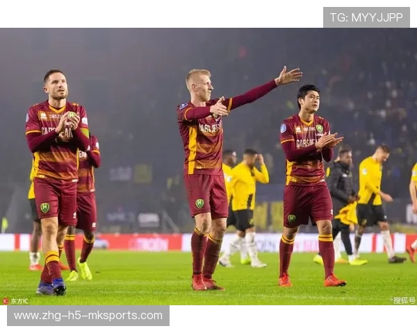 多特青训新秀替补登场即有表现——绿茵未来之光在替补席发光